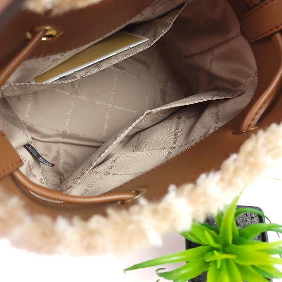 Michael Kors Suri Bucket Logo SM Bucket Crossbody - Picture 5 of 8